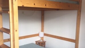 A bunk bed room with a small wooden stool and a white lamp. - Arette: Large studio for 6 near slopes, parking, dishwasher (Arette)