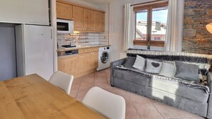 TV - Charming 2-room cabin in quiet residence - WiFi included (Méribel)