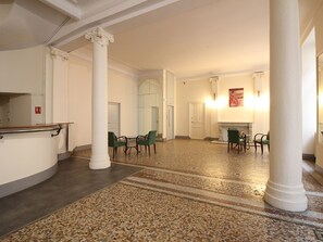Lobby - T2 bis apartment with balcony in La Bourboule center, near spa, 4 pers, Wifi (La Bourboule)