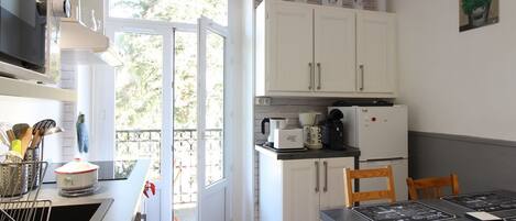 Réfrigérateur, micro-ondes, four, lave-vaisselle