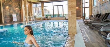 Piscine couverte, piscine extérieure (ouverte en saison)