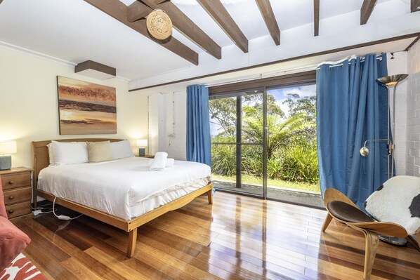 4 bedrooms, iron/ironing board, travel cot, free WiFi