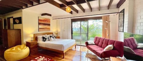 4 bedrooms, iron/ironing board, travel cot, free WiFi