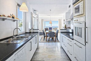 Refrigerador, microondas, horno y lavavajillas 