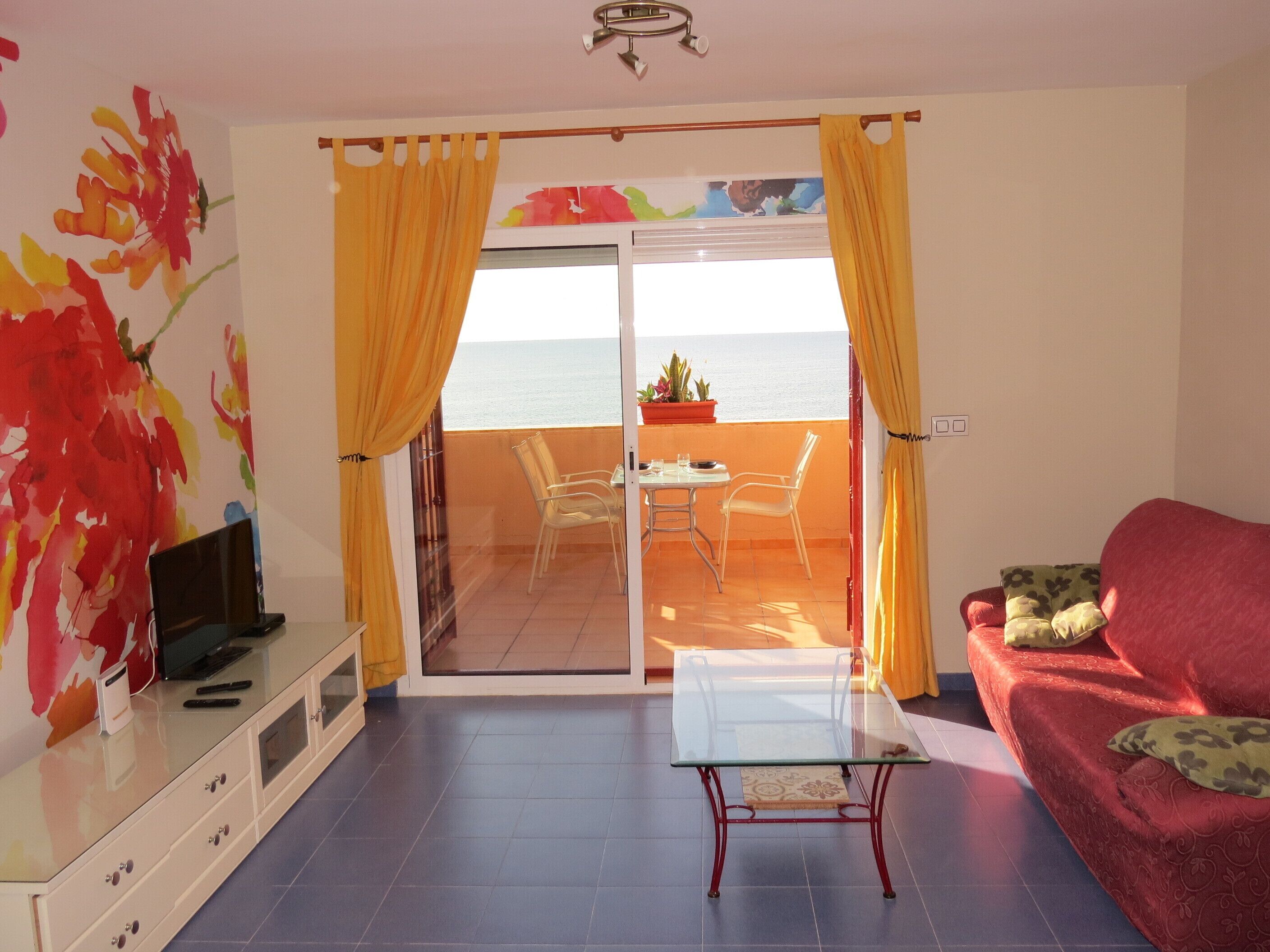 Una televisión, libros