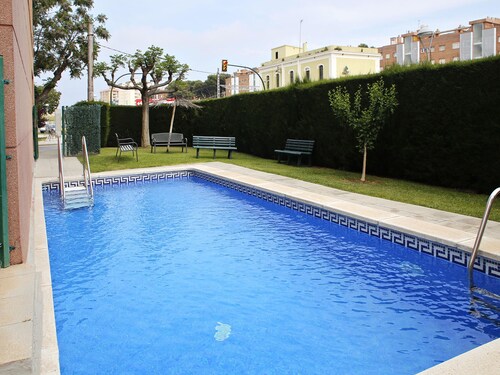 Spacious central apartment with pool and parking in Torredembarra