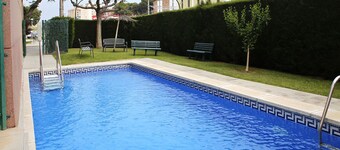 Spacious central apartment with pool and parking in Torredembarra