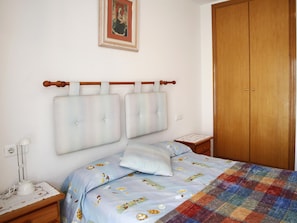 2 bedrooms, bed sheets