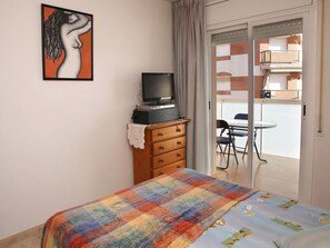 2 bedrooms, bed sheets