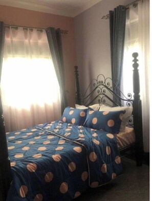 2 chambres, accĂšs au Wi-Fi (inclus), literie fournie