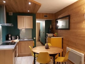 Coffee/tea maker, fridge, microwave, oven - Renovated studio with balcony, close to center, free wifi (Les Arcs 2000)