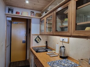 冰箱、微波炉、炉灶、洗碗机