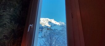 Spacious 2BR Apt, Sleeps 8, Fully-Equipped Kitchen, Ski Locker