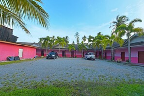 Exterior - OYO 90689 Chalet Kak Siti (Marang)