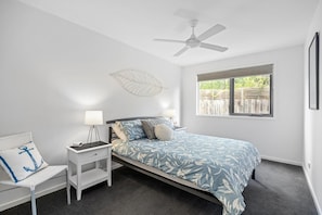 4 bedrooms, iron/ironing board, Internet, bed sheets - Lighthouse Views, McCrae - Stunning views of bay and lighthouse (McCrae)