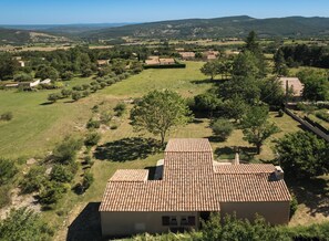 Exterior - Enjoy the peace and serenity of mountain walks. (Cruis)