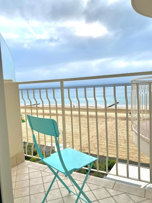 Junior Suite with sea front view | In-room safe, desk, free WiFi, bed sheets