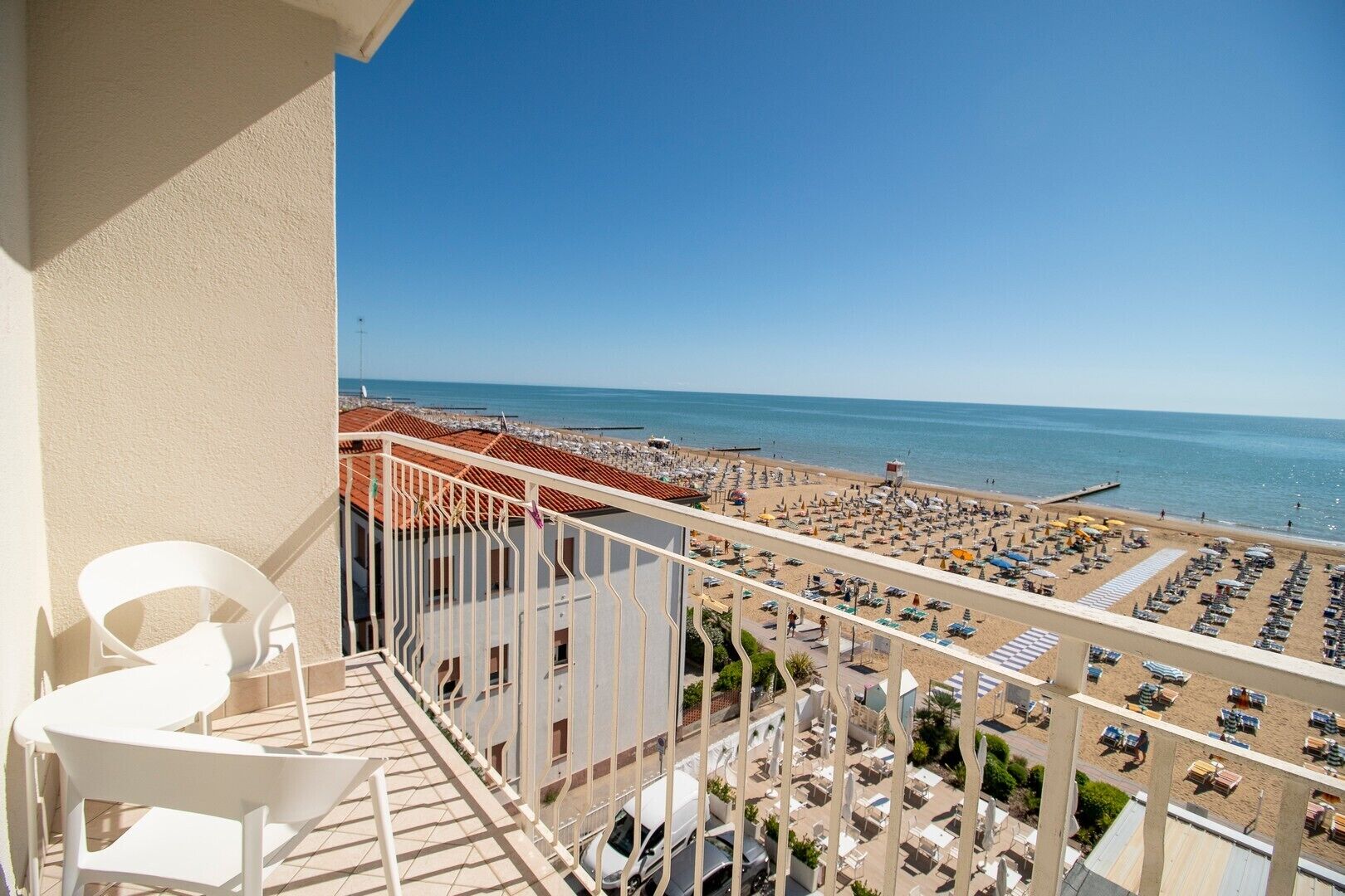 Junior Suite with sea front view | 客房内保险箱、办公桌、免费 WiFi、床单