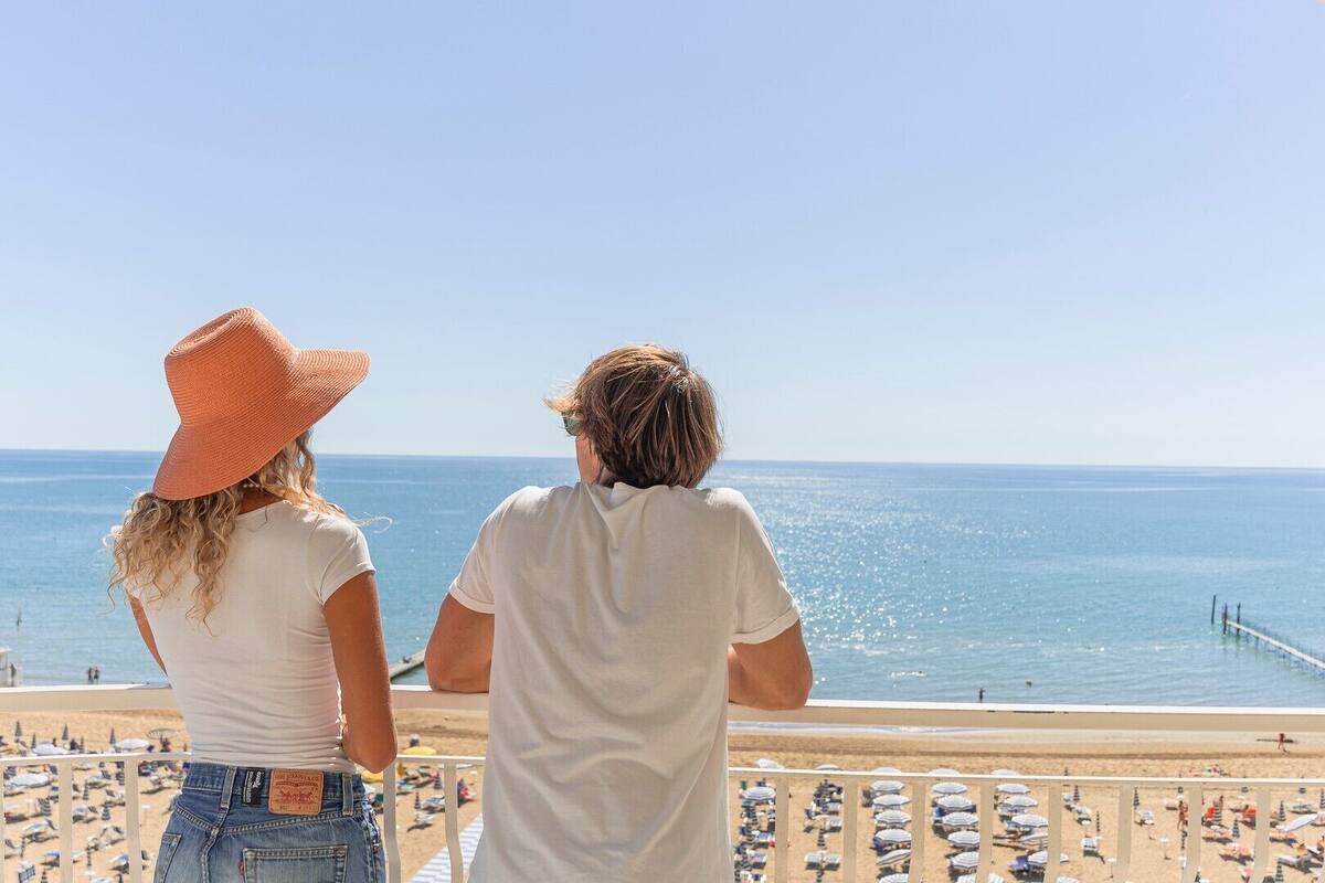 Deluxe Double Room with sea front view | 客房内保险箱、办公桌、免费 WiFi、床单