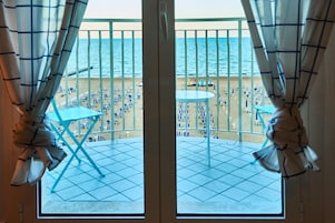 In-room safe, desk, free WiFi, bed sheets