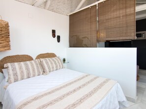 1 slaapkamer, een strijkplank/strijkijzer, internet, beddengoed