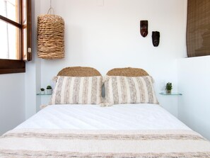 1 slaapkamer, een strijkplank/strijkijzer, internet, beddengoed