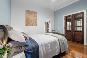 3 bedrooms, travel cot, free WiFi, bed sheets - 'Highgate' - As featured on the Cover of Highlife Magazine. World Class Highlands living. (Bowral)