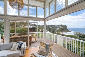 Smart TV - 'The Bungan' - Absolute Beachfront, Direct Beach Access to Bungan Beach, Newport (Newport)