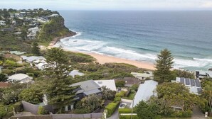 A coastal residential area with houses, a beach, and ocean views. - 'The Bungan' - Absolute Beachfront, Direct Beach Access to Bungan Beach, Newport (Newport)