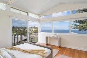5 bedrooms, iron/ironing board, free WiFi, bed sheets