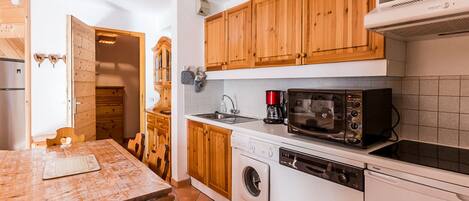 Fridge, microwave, dishwasher