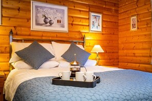 2 Schlafzimmer, Schreibtisch, Bügeleisen/Bügelbrett, Reisekinderbett
