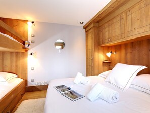 4 quartos, Wi-Fi de cortesia, roupa de cama