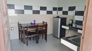 Room, Private Bathroom | Private kitchen | Paper towels