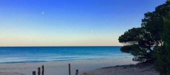 Villa with private pool, 10 minutes from the sea, large garden*parking*BBQ 