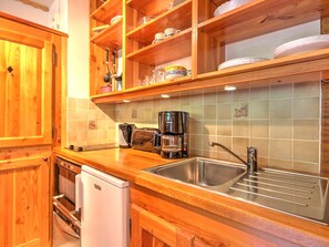 雪櫃、微波爐、焗爐、爐具