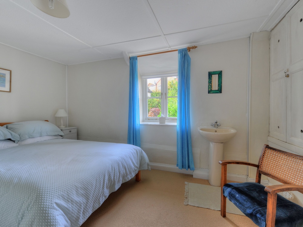 30 SHERBORNE LANE, country holiday cottage in Lyme Regis Lyme Regis