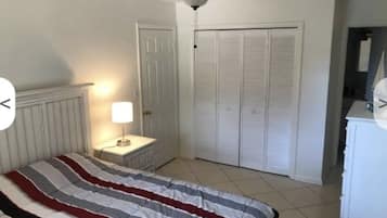 1 habitación, tabla de planchar con plancha, wifi gratis y ropa de cama