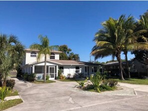 Exterior - Private Suite near the Beach (Naples)