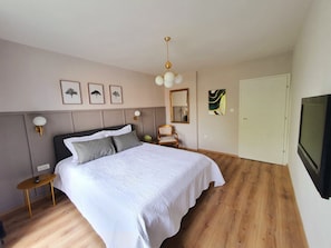 1 chambre, fer et planche à repasser, accès au Wi-Fi (inclus)