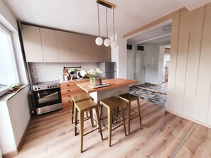 Fridge, oven, stovetop, dishwasher - Lovely gem next to main square and city park 60m2 (Skopje)