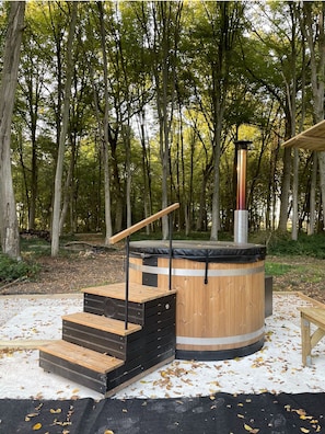 Hot tub, deep-tissue massages, massages