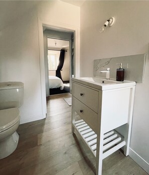 Superior Double Room | Bathroom