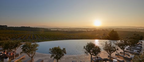 Piscine couverte, piscine extérieure (ouverte en saison)