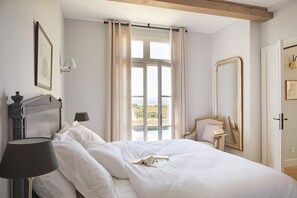 Premium bedding, in-room safe, iron/ironing board, free WiFi - Château Capitoul (Narbonne)
