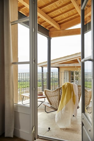 Villa Les Maisons des Vignes | Premium bedding, in-room safe, iron/ironing board, free WiFi. Château Capitoul