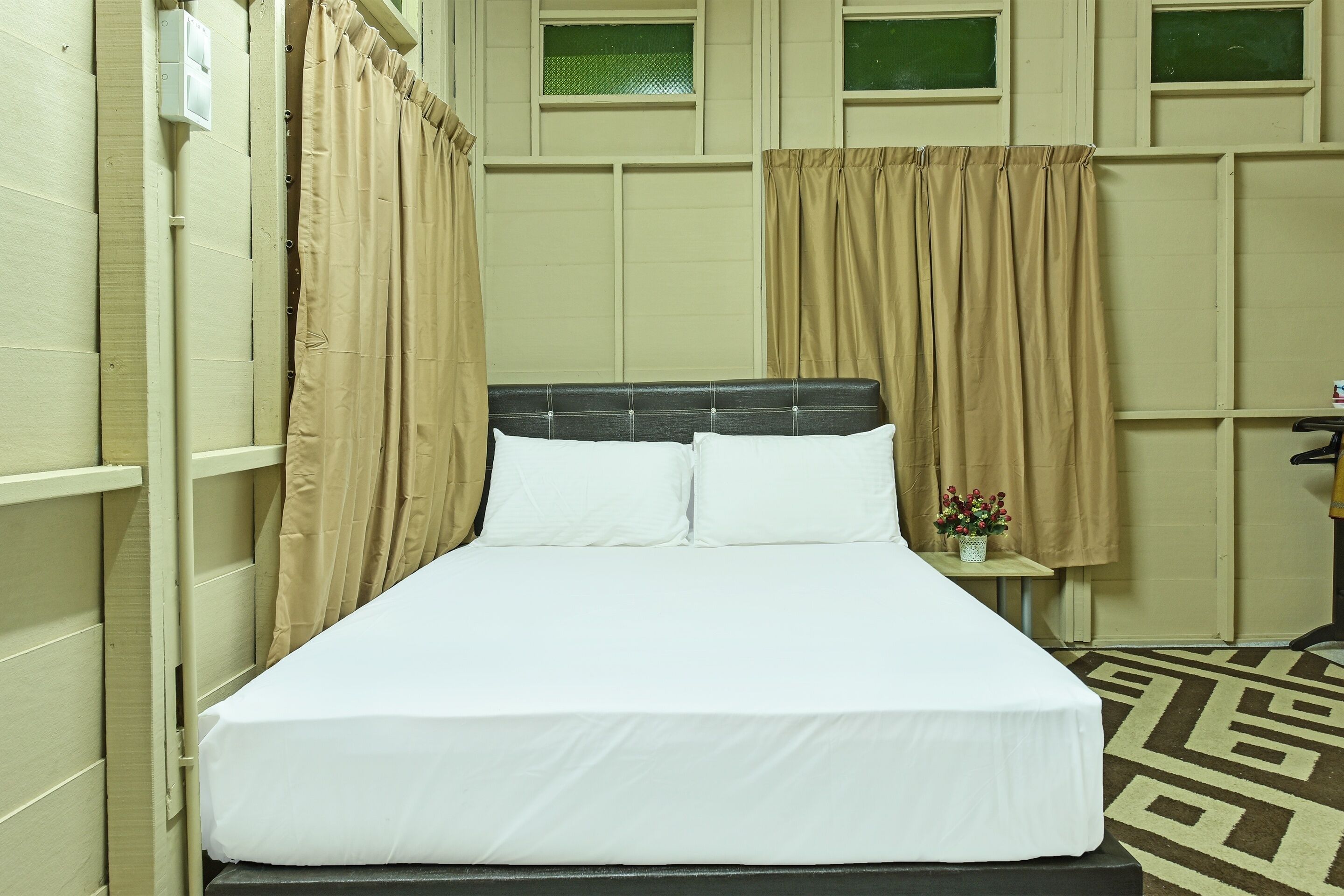 Desk, laptop workspace, free WiFi, bed sheets