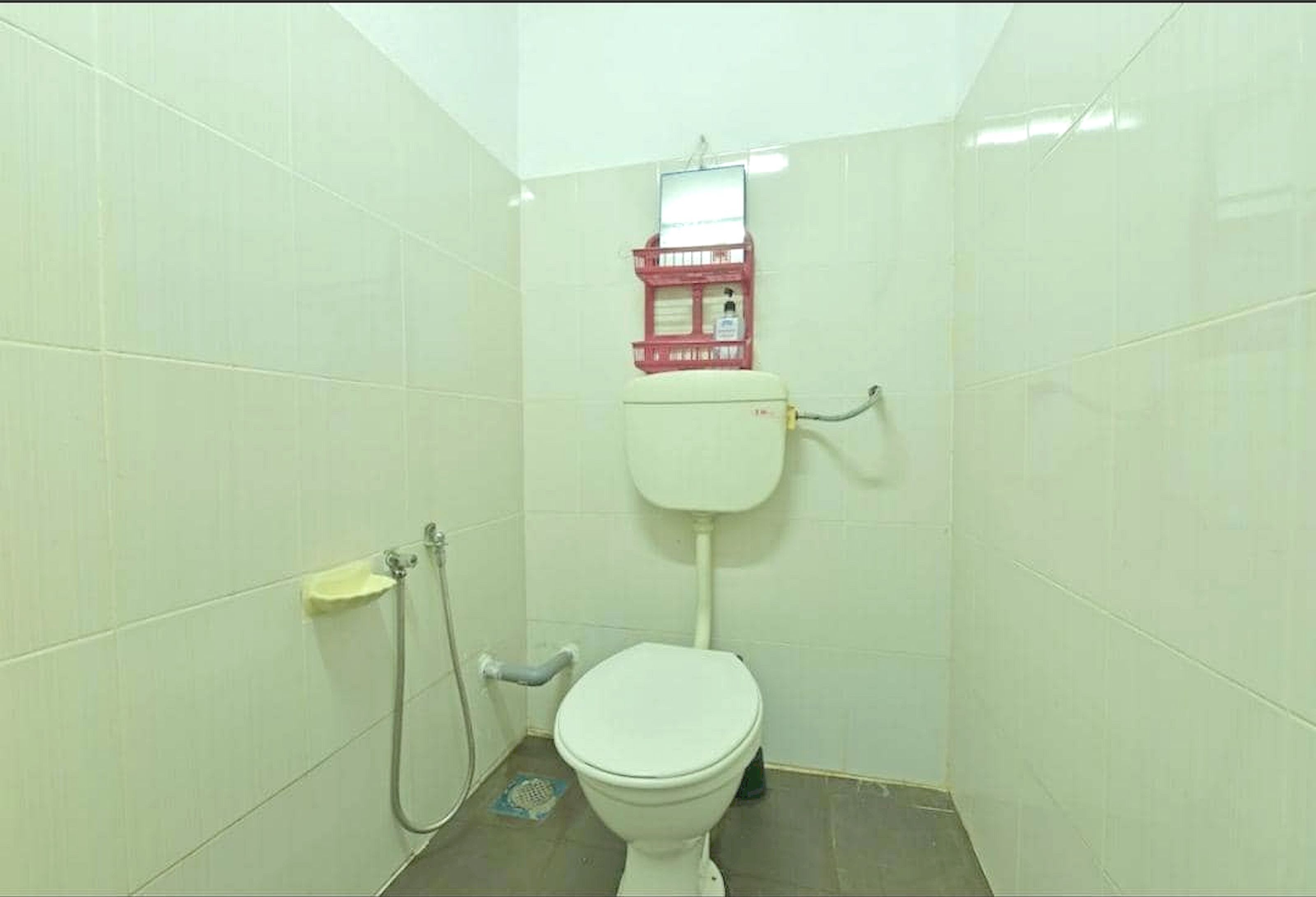 shower, free toiletries, towels