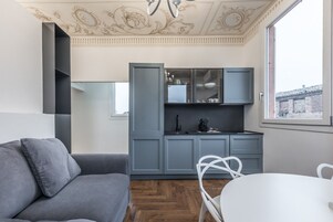 Refrigerador, placa de cocina, lavavajillas, cafetera expreso