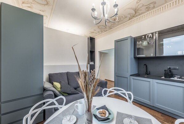 Apartament | Cuina privada | Frigorífic, placa de cuina, rentaplats i cafetera exprés 